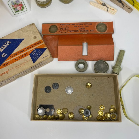 Vintage Dritz Button-Maker Kit and Majesty Tailor's Chalk - Picture 11 of 11